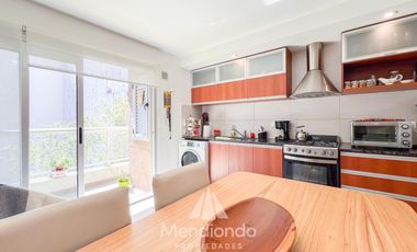 Depto 2 amb al frente con Balcón   Cochera muy amplia y baulera Zona Aldrey