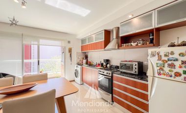 Depto 2 amb al frente con Balcón   Cochera muy amplia y baulera Zona Aldrey