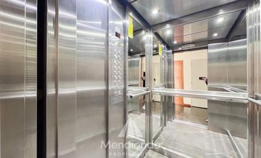 Depto 2 amb al frente con Balcón   Cochera muy amplia y baulera Zona Aldrey