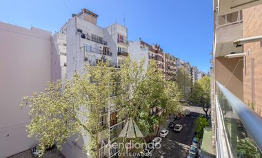 Depto 2 amb al frente con Balcón   Cochera muy amplia y baulera Zona Aldrey