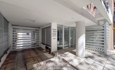 Depto 2 amb al frente con Balcón   Cochera muy amplia y baulera Zona Aldrey