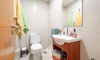 Depto 2 amb al frente con Balcón   Cochera muy amplia y baulera Zona Aldrey