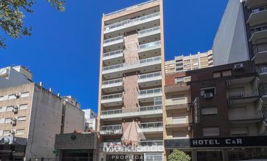 Depto 2 amb al frente con Balcón   Cochera muy amplia y baulera Zona Aldrey