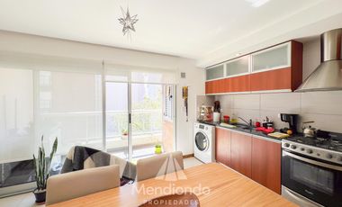 Depto 2 amb al frente con Balcón   Cochera muy amplia y baulera Zona Aldrey