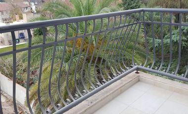 2 ambientes a pasos de Pza Brown.