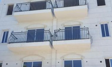 2 ambientes a pasos de Pza Brown.