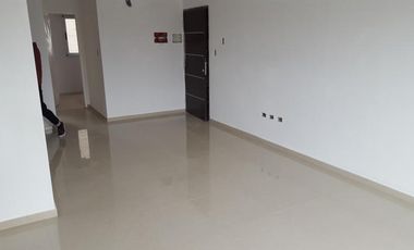 2 ambientes a pasos de Pza Brown.