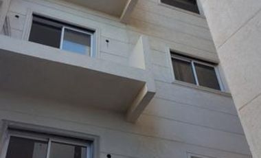 2 ambientes a pasos de Pza Brown.