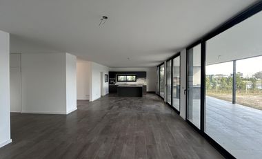 Casa en venta al lago en San Matias - Área 1