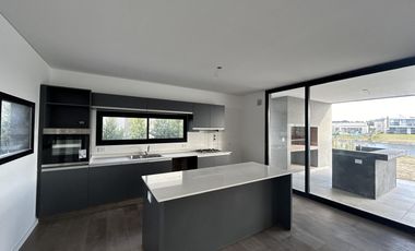 Casa en venta al lago en San Matias - Área 1