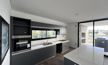 Casa en venta al lago en San Matias - Área 1