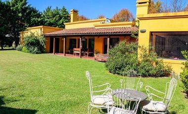 Increible casa Country “Los Alamos” Ibarlucea