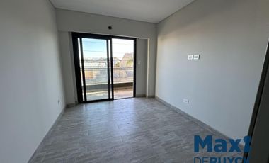 Departamento 2 ambientes con cochera y patio