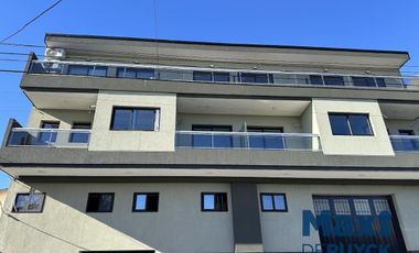 Departamento 2 ambientes con cochera y patio