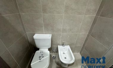 Departamento 2 ambientes con cochera y patio