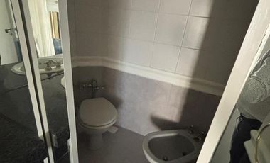 Departamento 3 ambientes amplio. Cochera. Olivos.