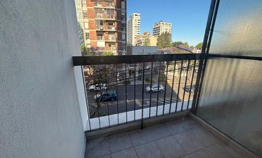 Departamento 3 ambientes amplio. Cochera. Olivos.