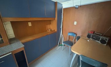 Departamento 3 ambientes amplio. Cochera. Olivos.