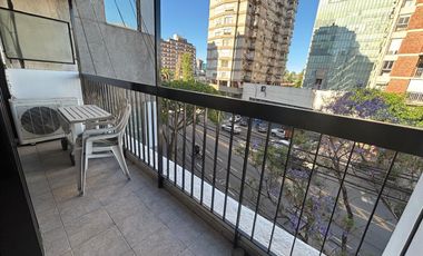 Departamento 3 ambientes amplio. Cochera. Olivos.