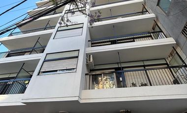 Departamento 3 ambientes amplio. Cochera. Olivos.