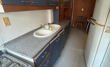 Departamento 3 ambientes amplio. Cochera. Olivos.