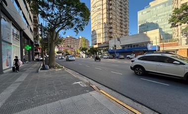 Departamento 3 ambientes amplio. Cochera. Olivos.