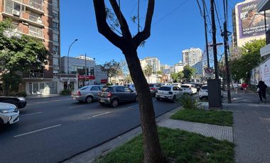 Departamento 3 ambientes amplio. Cochera. Olivos.