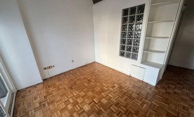 Departamento 3 ambientes amplio. Cochera. Olivos.