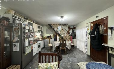 Venta PH  3 ambientes con patio en Sarandi