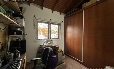 Venta PH  3 ambientes con patio en Sarandi