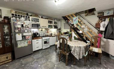Venta PH  3 ambientes con patio en Sarandi