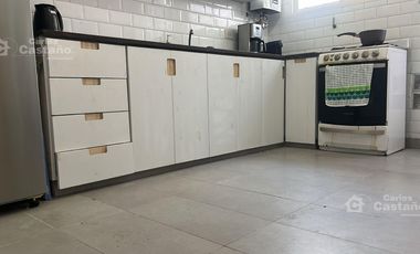 A Media Cuadra de Panamericana, Casa 7 Amb. con Garaje, Fondo y Piscina