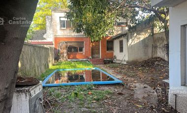 A Media Cuadra de Panamericana, Casa 7 Amb. con Garaje, Fondo y Piscina