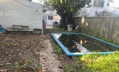 A Media Cuadra de Panamericana, Casa 7 Amb. con Garaje, Fondo y Piscina