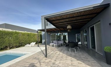 Casa 4 ambientes Barrancas de Iraola, Berazategui, Hudson