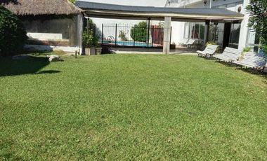 EXCELENTE CASA EN QUILMES CENTRO, GRAN LOTE PARA POSIBLE EDIFICACION.