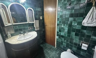 Casa en  Temperley 4 dormitorios con gran jardin