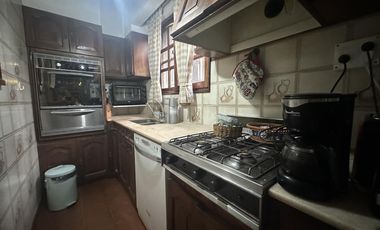 Casa en  Temperley 4 dormitorios con gran jardin