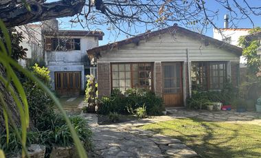 Casa en  Temperley 4 dormitorios con gran jardin