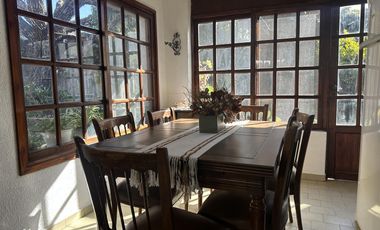 Casa en  Temperley 4 dormitorios con gran jardin