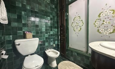 Casa en  Temperley 4 dormitorios con gran jardin