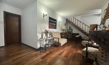 Casa en  Temperley 4 dormitorios con gran jardin