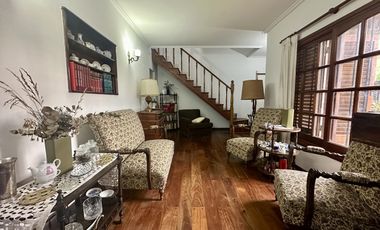 Casa en  Temperley 4 dormitorios con gran jardin