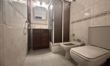 Casa en  Temperley 4 dormitorios con gran jardin