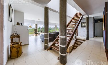 Casa en Venta en la Granja 300 M2 con Pileta