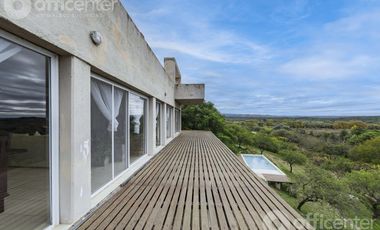 Casa en Venta en la Granja 300 M2 con Pileta