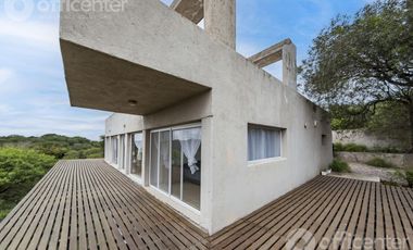 Casa en Venta en la Granja 300 M2 con Pileta