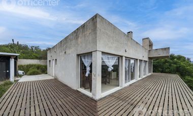 Casa en Venta en la Granja 300 M2 con Pileta