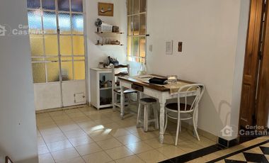 Exc. PH de 3 Amb. Amplios en PB, al Frente con Patio, Quincho y Parrilla