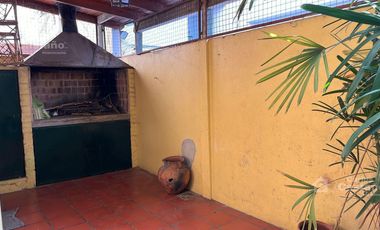 Exc. PH de 3 Amb. Amplios en PB, al Frente con Patio, Quincho y Parrilla